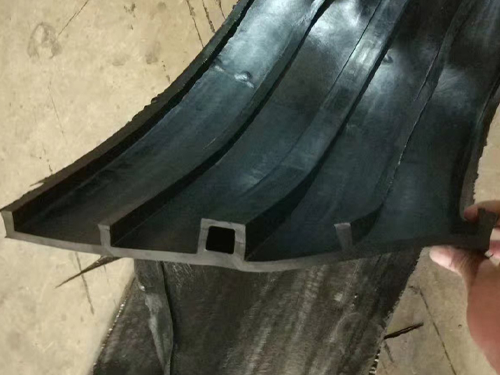 300x6EB外贴式止水带