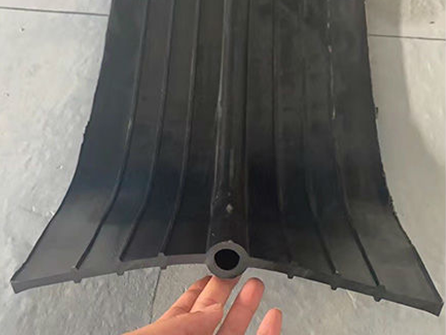 651型圆孔中埋式止水带